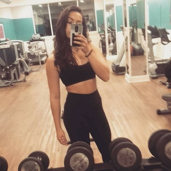 Meet your Posher, Cassandra - Picture 2 of 3